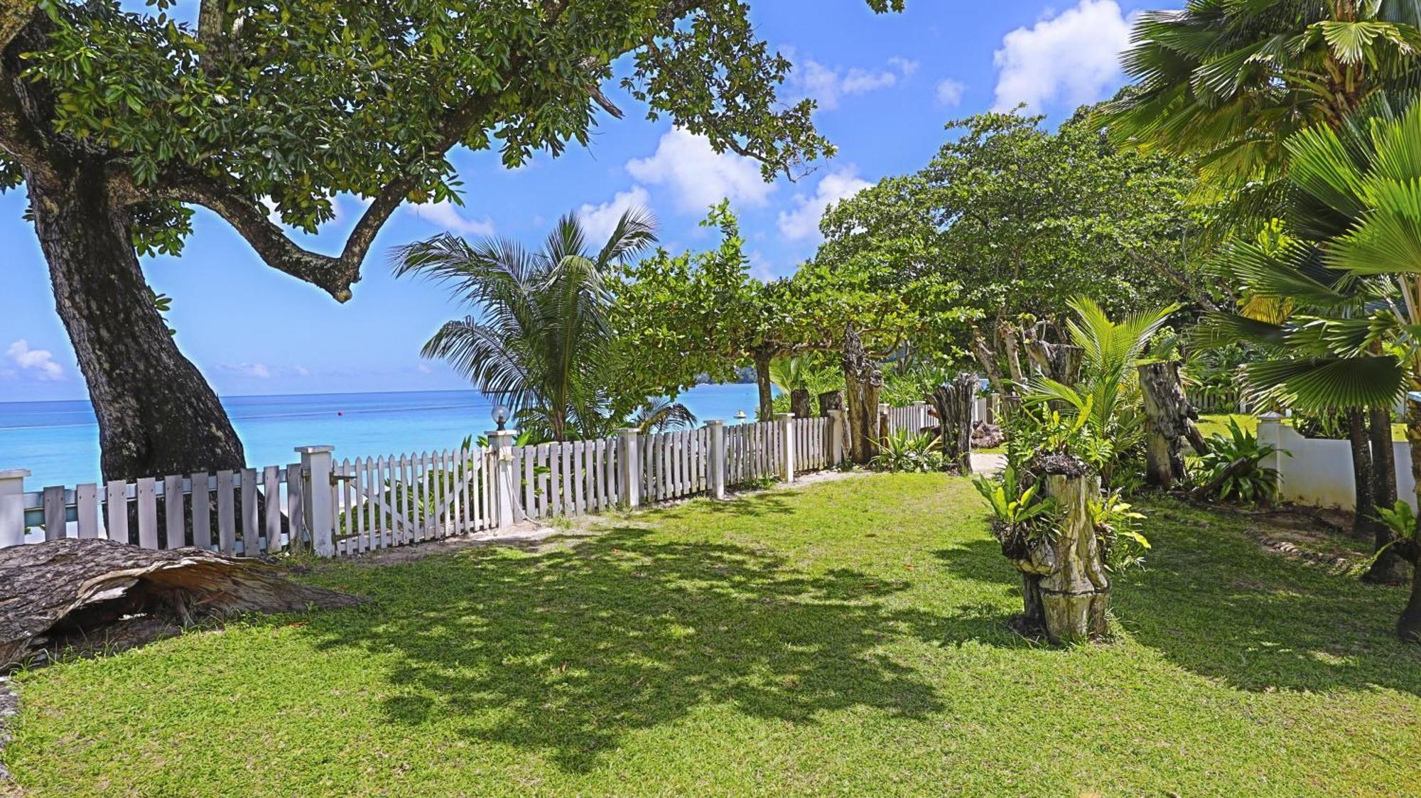 Chateau Elysium Hotel Beau Vallon  Exterior photo