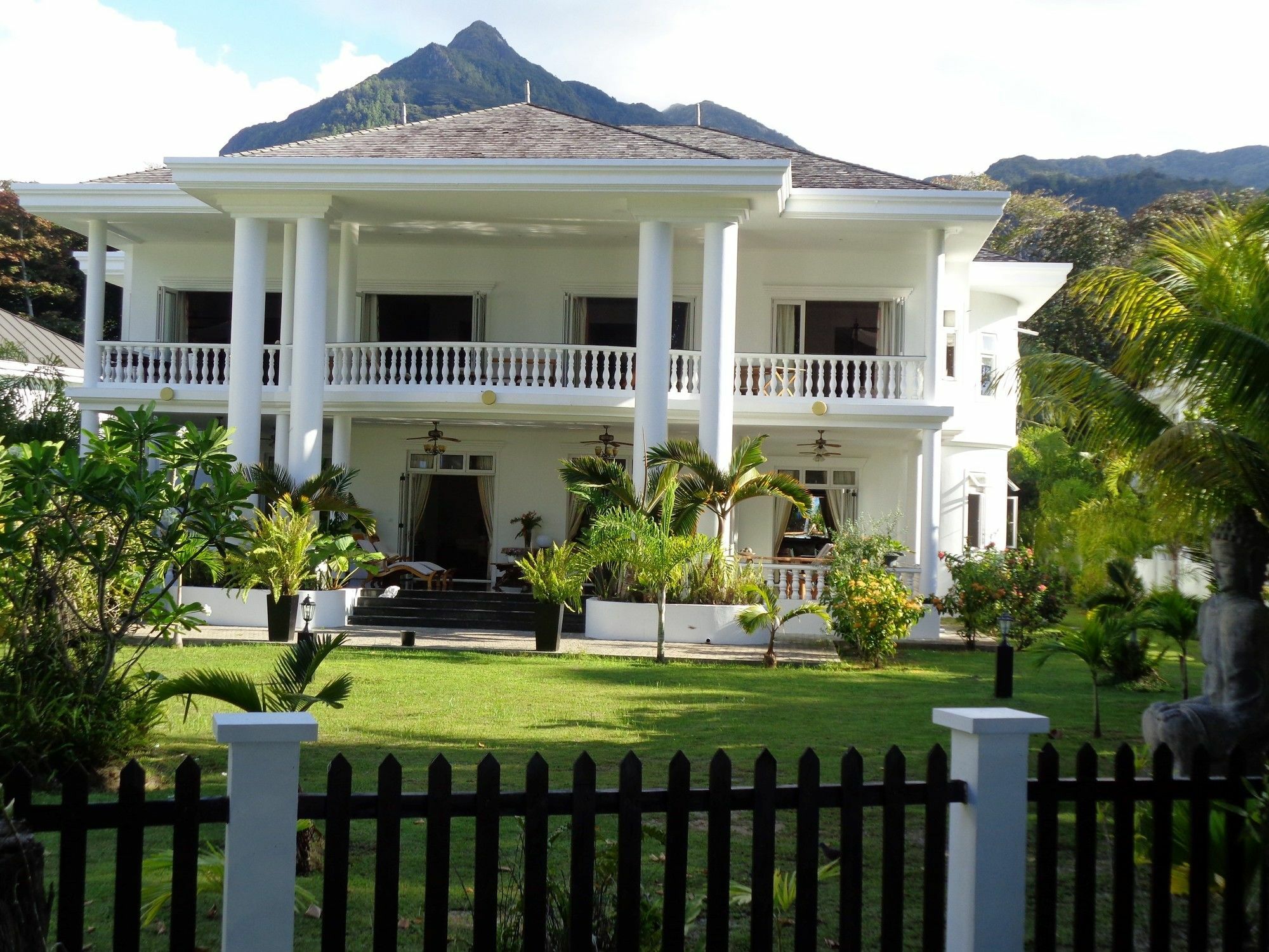 Chateau Elysium Hotel Beau Vallon  Exterior photo